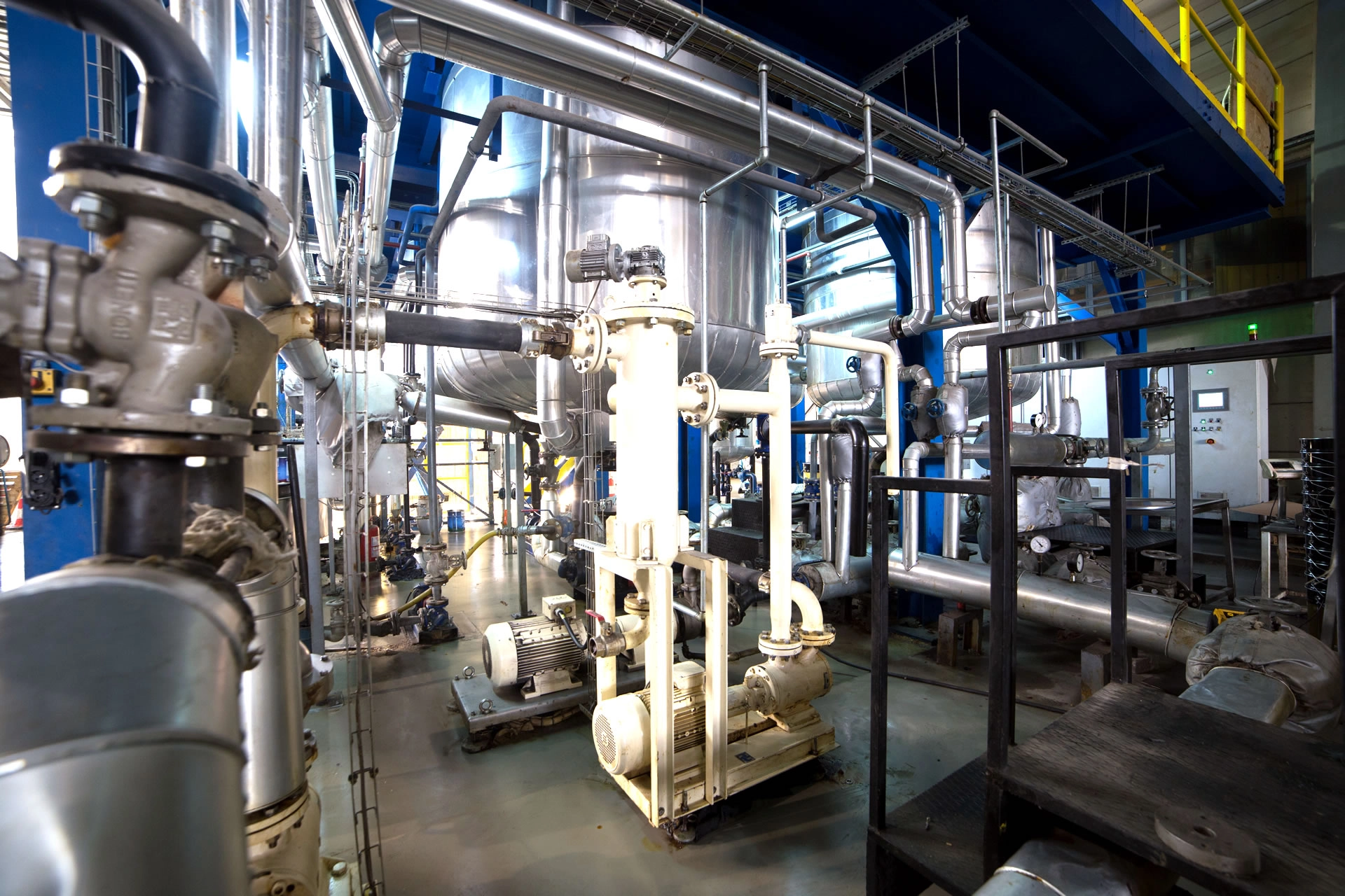 lubricating oil production plant